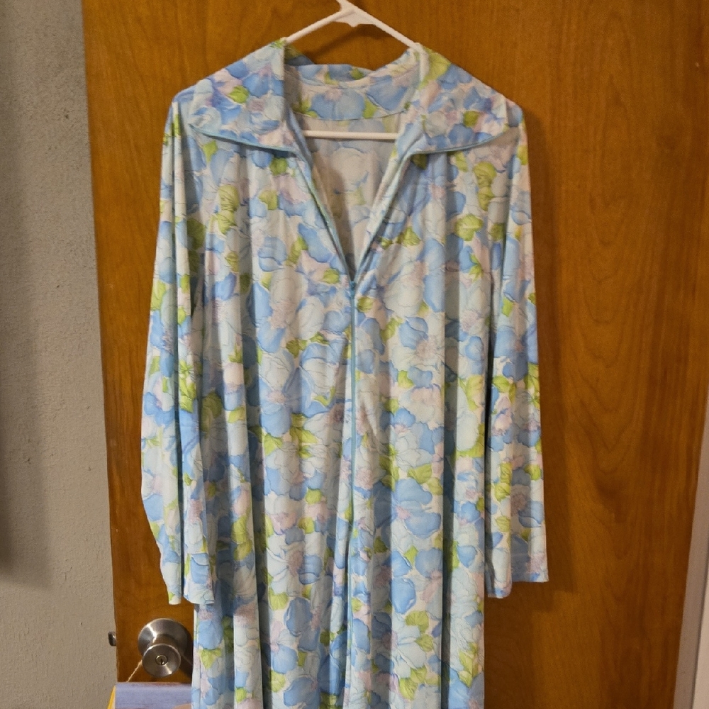 Vintage Floral Long Sleeve Nightgown XL: C